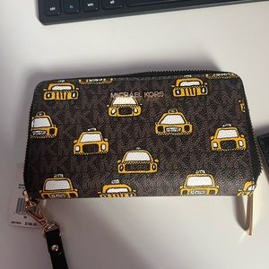 Michael kors New York City taxi wristlet wallet NWT never used